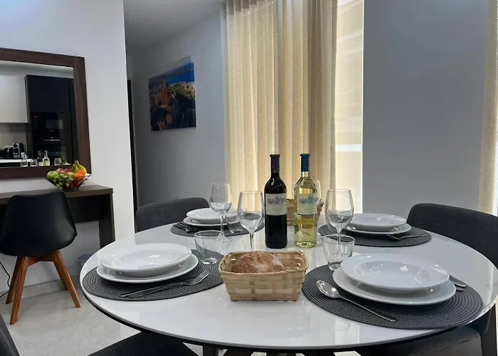 Minerva By Homely Apartament *