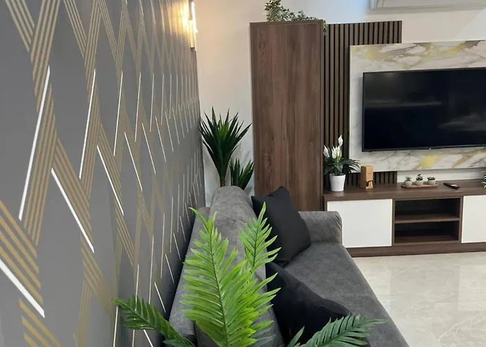 Minerva By Homely Apartament *